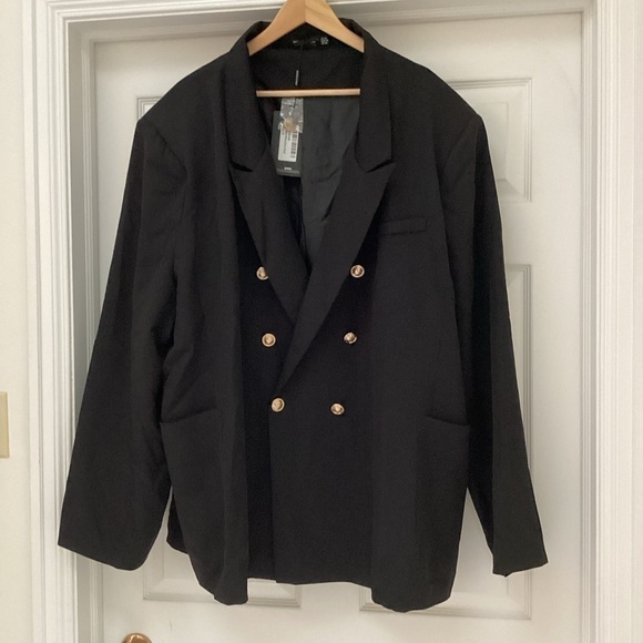 NWT - Pretty Little Thing black military button detail, plus size blazer - Picture 2 of 8